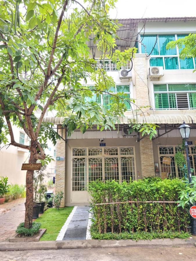 Yana House Phnom Penh 호텔 외부 사진